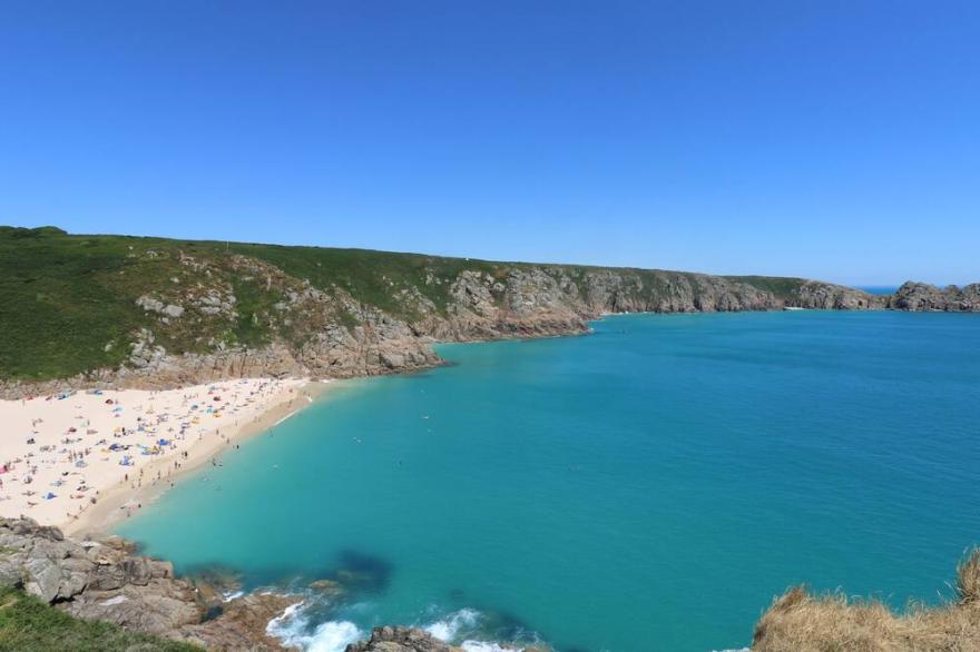 SENNEN SKIES, pet friendly, luxury holiday cottage in Sennen