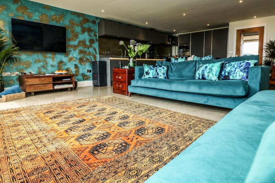 SENNEN SKIES, pet friendly, luxury holiday cottage in Sennen