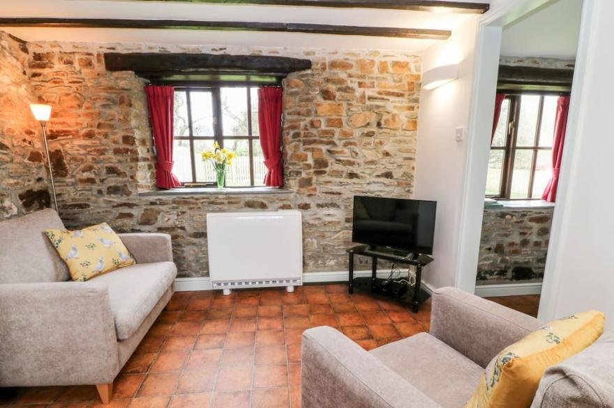 WAGTAIL, pet friendly, character holiday cottage in Bradworthy