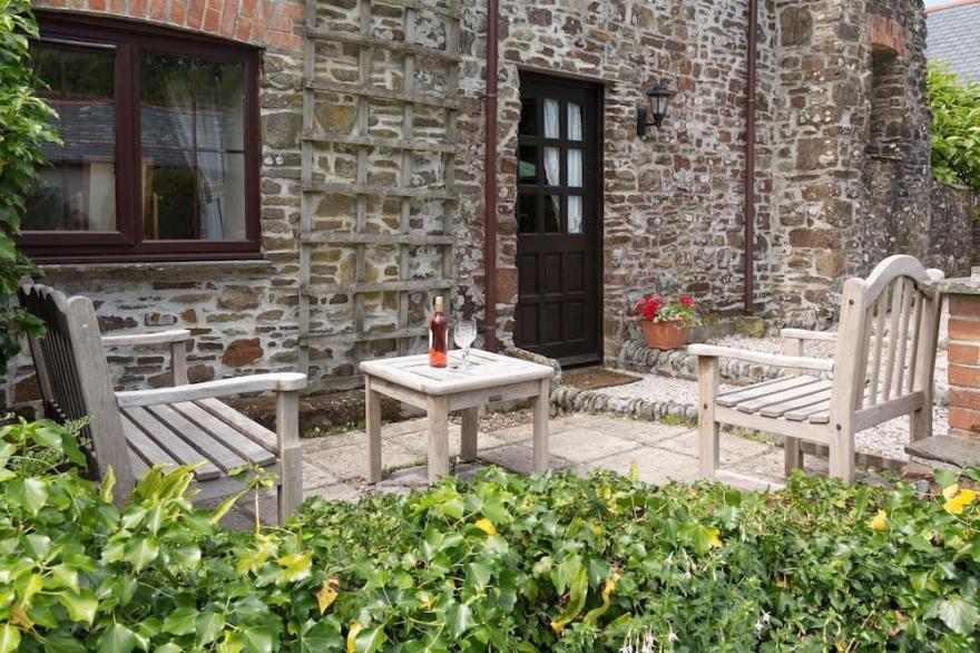 GREENFINCH, pet friendly, character holiday cottage in Bradworthy