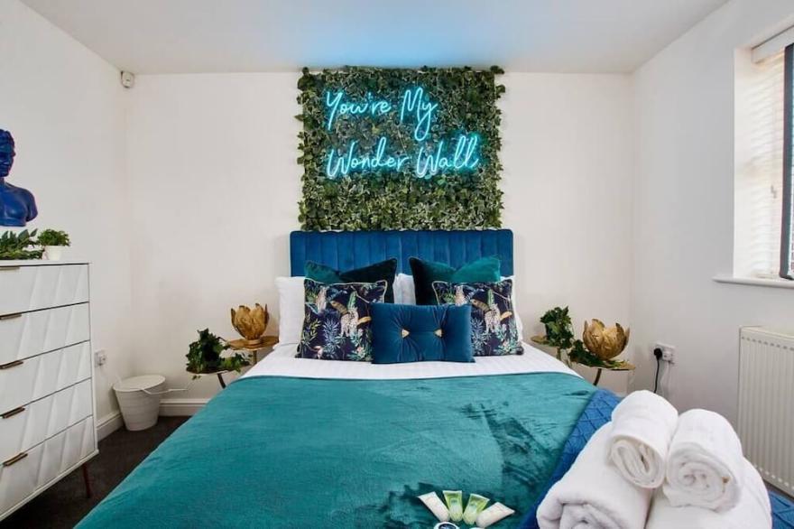 The Eaves - Private Pool - Hot Tub - Pets Allowed