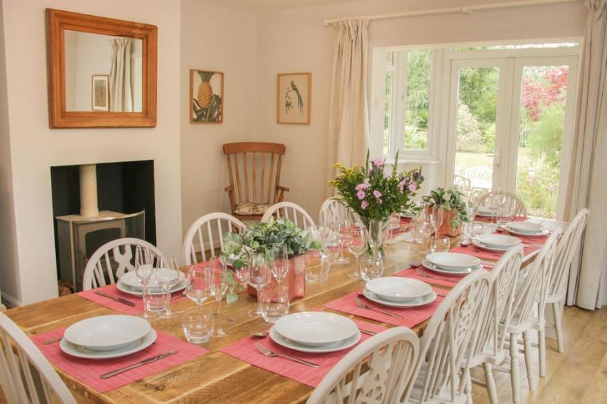 THE BIG DINGLE, family friendly, with open fire in Church Stretton