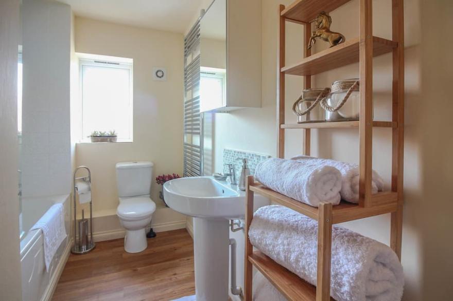 The Windsor - Luxury Apartment Located In Central Location