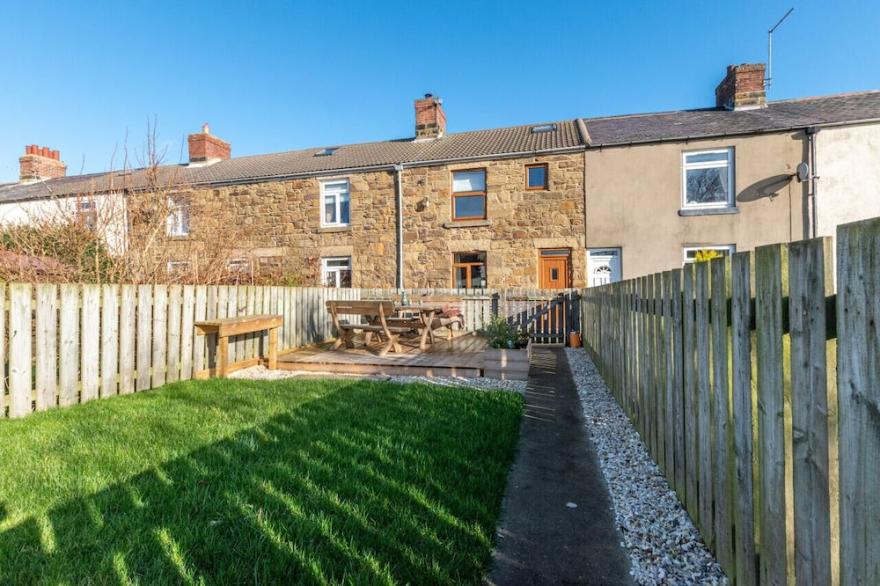 The Long Row - Three Bedroom House, Sleeps 6