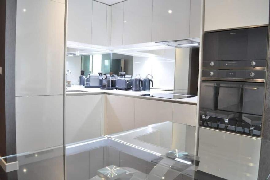 Luxurious 1 Bedroom Apartment with Gym and Roof Terrace