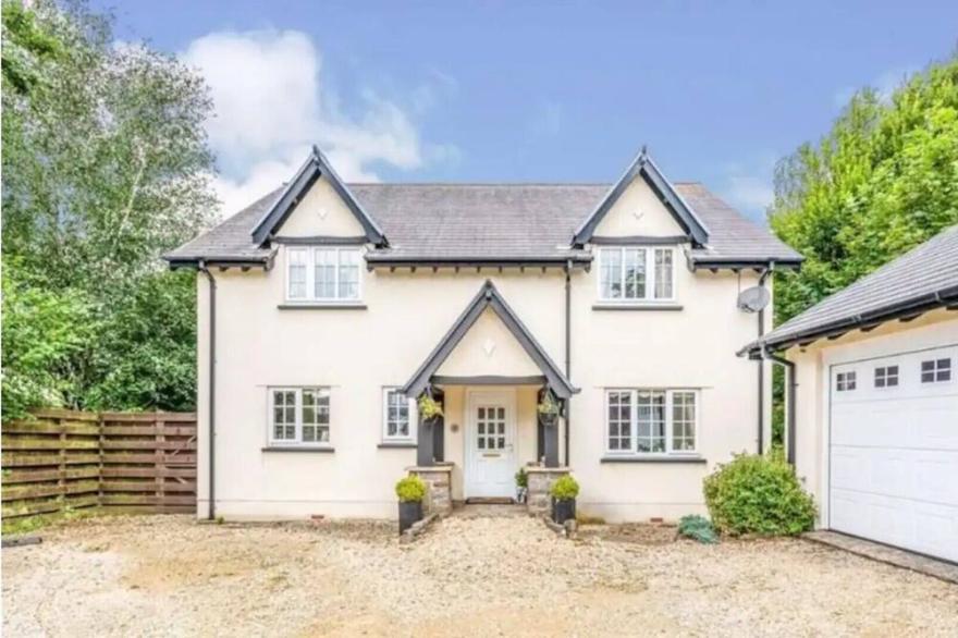 Beautiful modern and spacious 4 bedroom country house
