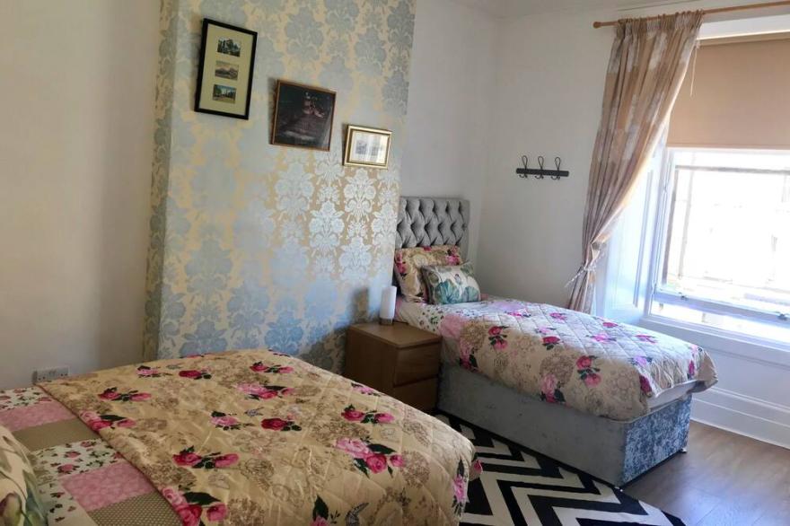 Stunning 3-Bed Apartment in Edinburgh