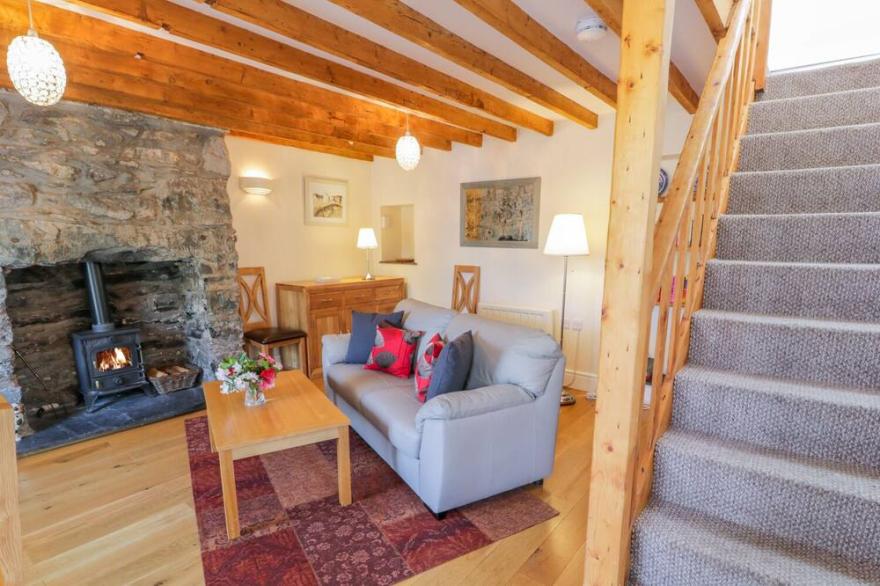 DELFOD COTTAGE, pet friendly, character holiday cottage in Harlech