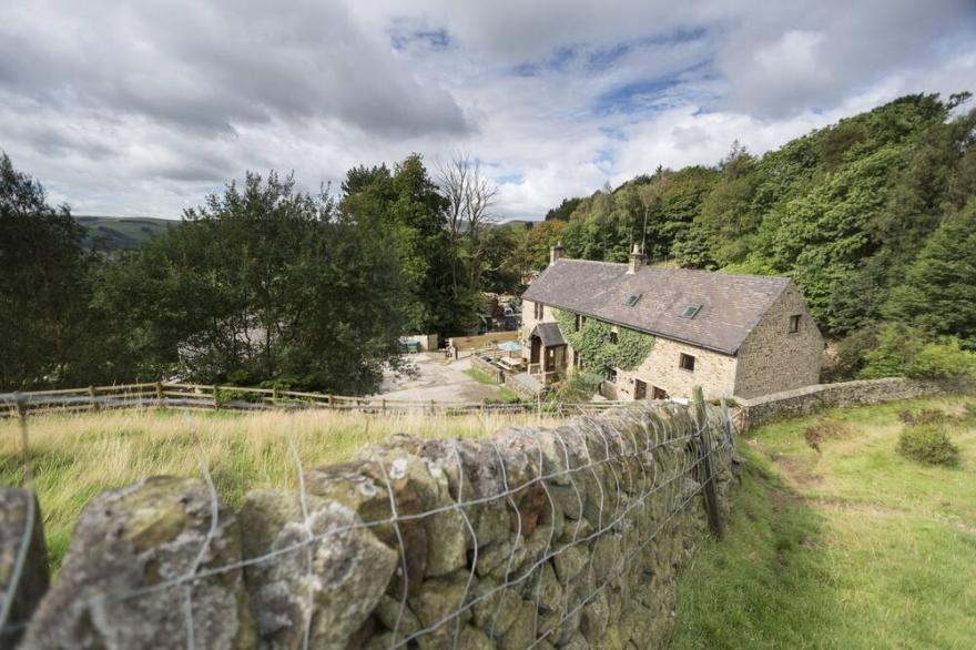 Country Cottage with Indoor heated swimming pool and panoramic views.