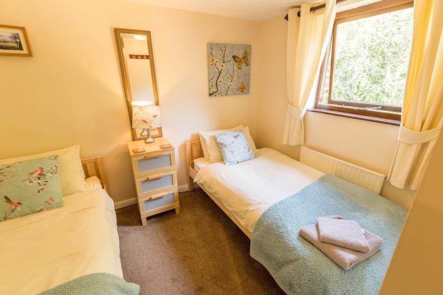 Country Cottage with Indoor heated swimming pool and panoramic views.