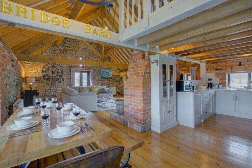 Bridge Barn - Three Bedroom House, Sleeps 6