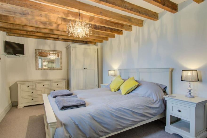 Bridge Barn - Three Bedroom House, Sleeps 6