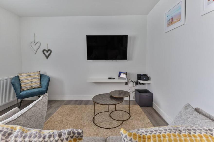 11 Belle House, 1 bedroom, sleeps 2, parking,