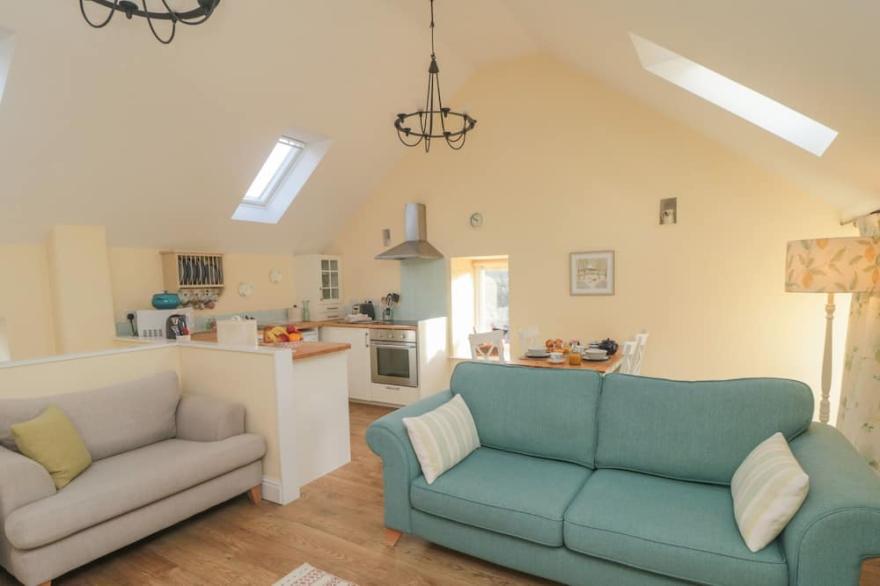 WOOD COTTAGE, family friendly, character holiday cottage in Stokesley