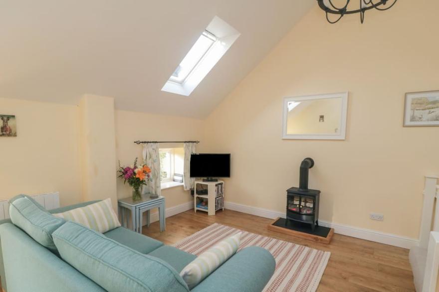 WOOD COTTAGE, family friendly, character holiday cottage in Stokesley