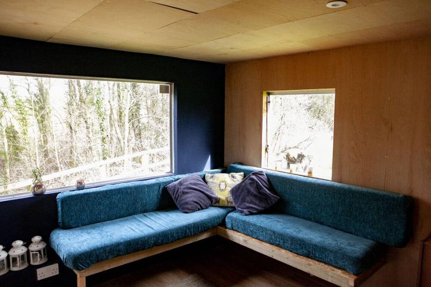 Luna Lodge, nestled in field and woodland surroundings