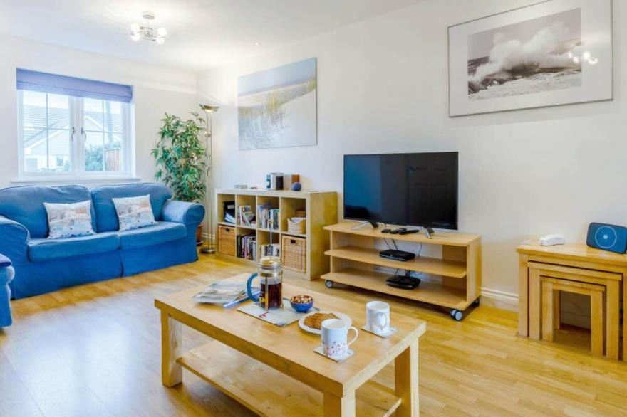 Stunning private villa for 5 people with WIFI, TV, patio and parking