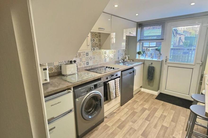 Middle Cottage, Perfect village getaway, Pet friendly, Free paking