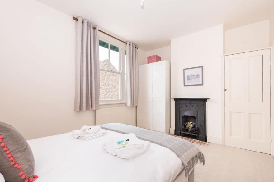Pass the Keys | Charming Base for 6 Near Bishy Rd