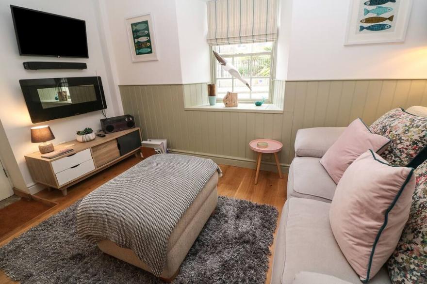 21 ALVERTON STREET, pet friendly, with a garden in Penzance