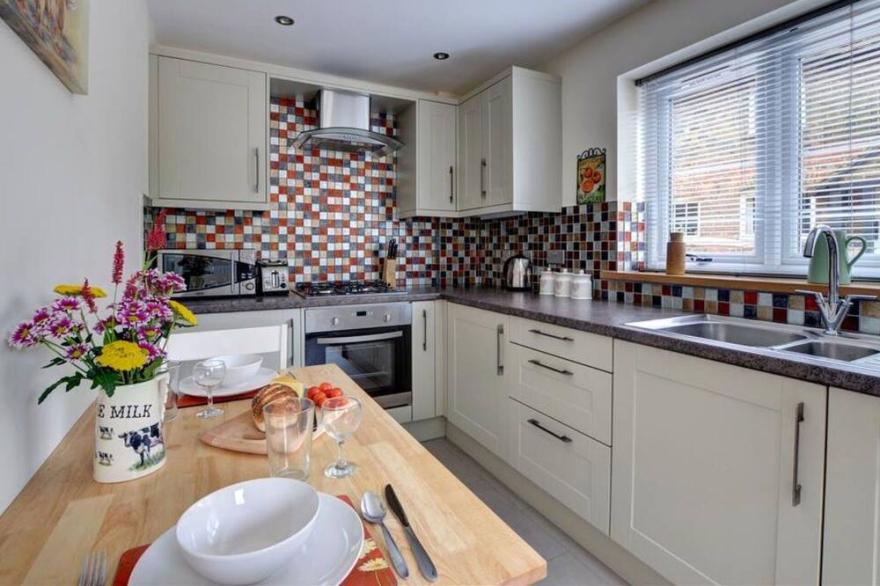 Wonderful private villa for 2 guests with WIFI, TV, patio and parking