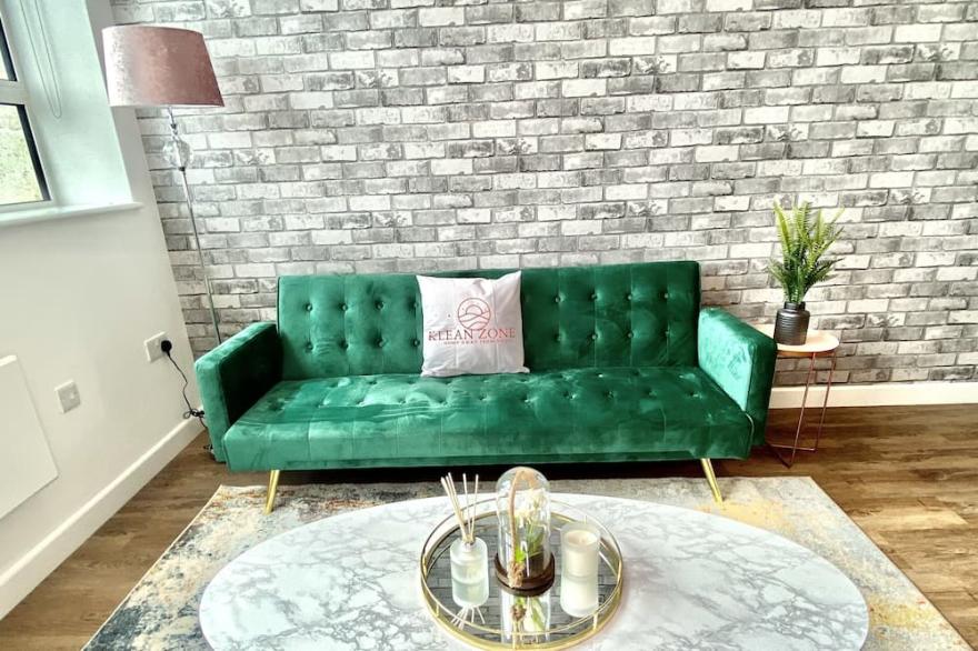 Spacious & luxury 2 Bedroom Apartment - Sleeps 7