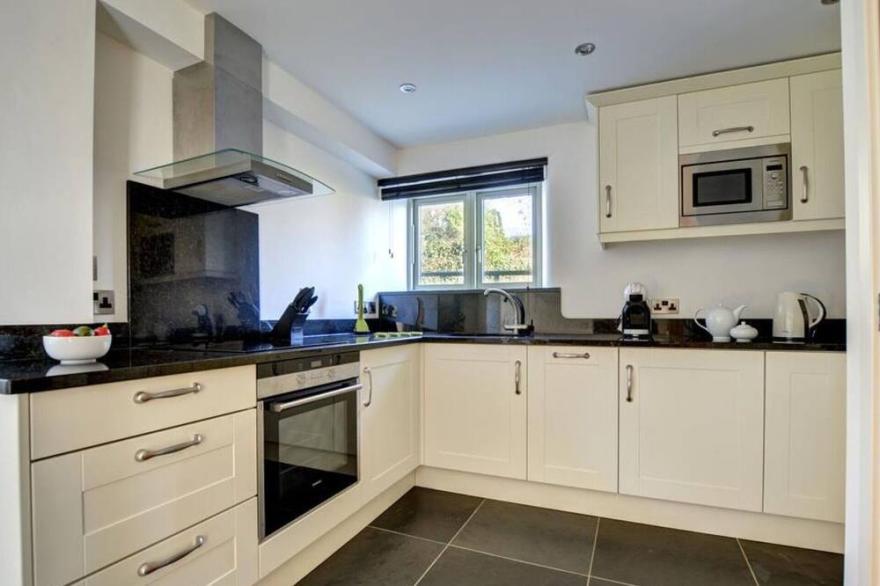 Lovely apartment in villa for 2 guests with WIFI, TV, patio and parking