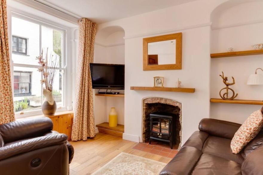 Stunning private villa for 4 people with WIFI, TV, patio and pets allowed