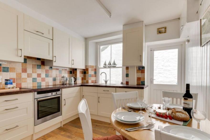 Stunning private villa for 4 people with WIFI, TV, patio and pets allowed
