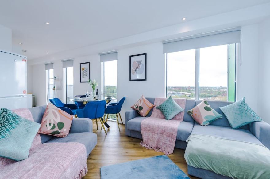 Stunning Scandi Penthouse - Sleeps 10!