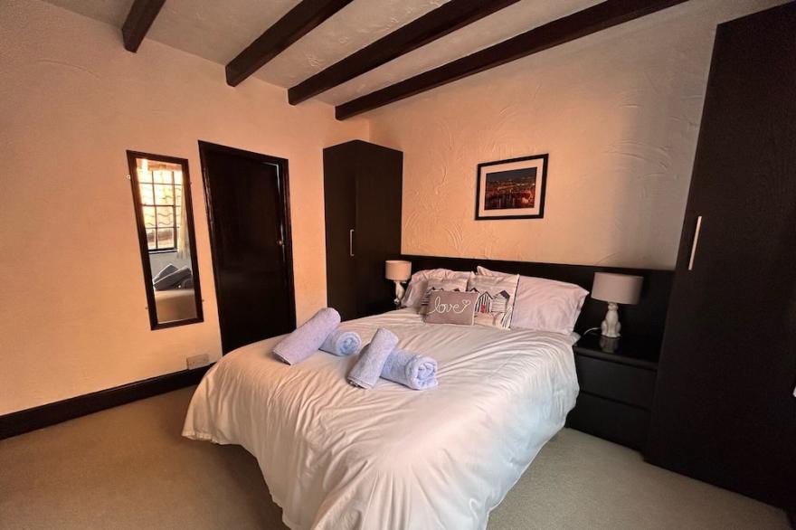 Entire 2 Bedroom Cottage in Whitby