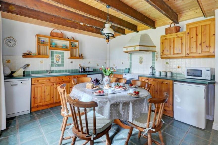 Stunning private villa for 6 people with TV and parking