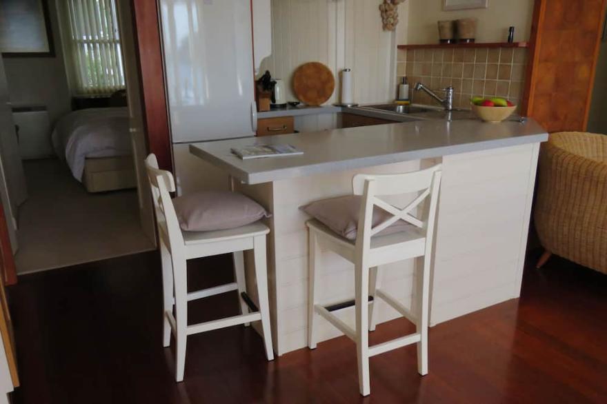 THE WHEEL,Harbour view apartment for two -  private front entrance and patio