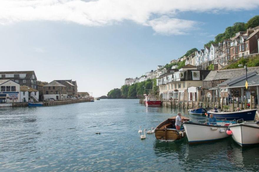 Harbour View, Looe - Two Bedroom Apartment, Sleeps 4