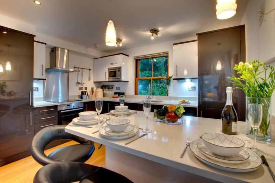 Harbour View, Looe - Two Bedroom Apartment, Sleeps 4