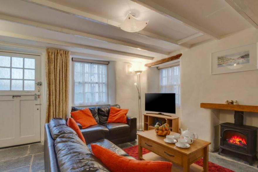 Stunning private villa for 6 guests with WIFI, TV and parking