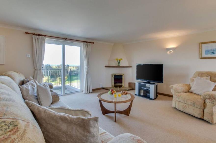 Beautiful apartment for 4 people with WIFI, TV, balcony, pets allowed and parking