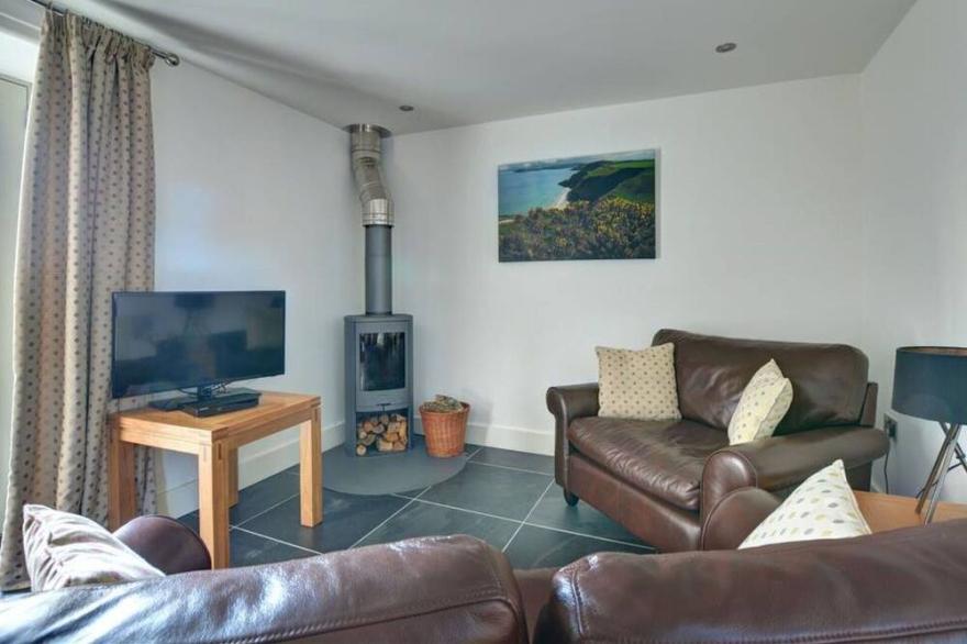 Nice apartment in villa for 4 people with WIFI, TV, patio and parking