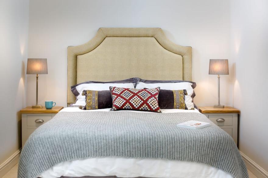 Barn End at Woodcock Farm - cosy and stylish flat on a farm near Bath