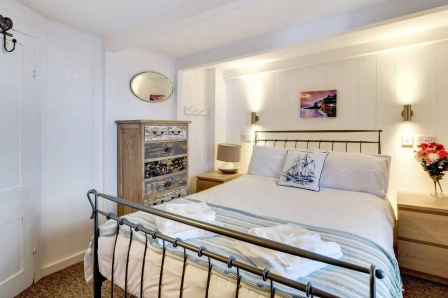 Stunning private villa for 6 guests with WIFI, TV, pets allowed and parking