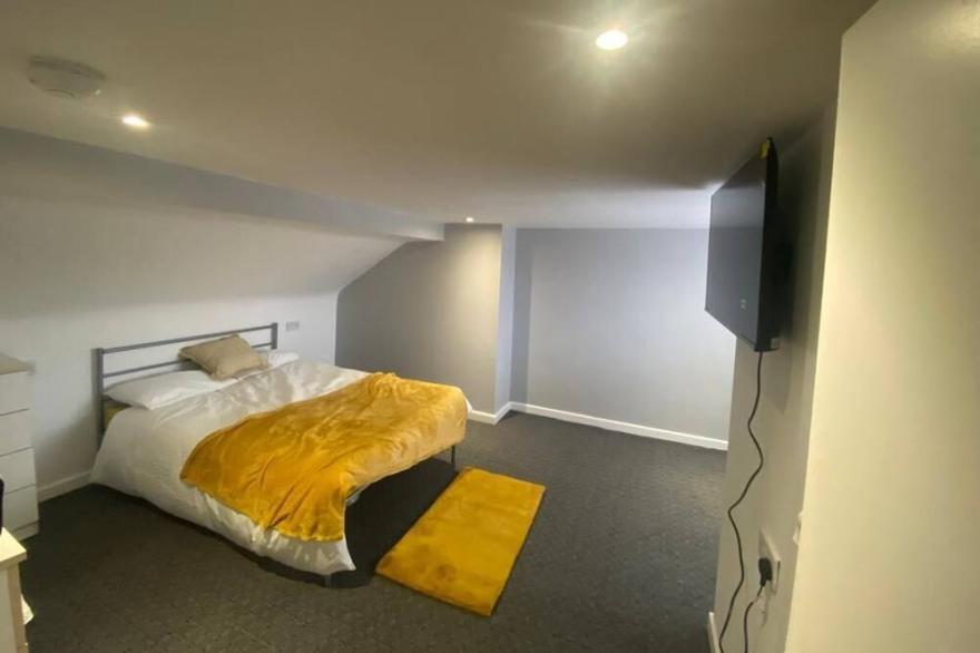 Remarkable 5 bedroom 5 Bathroom House in Coventry