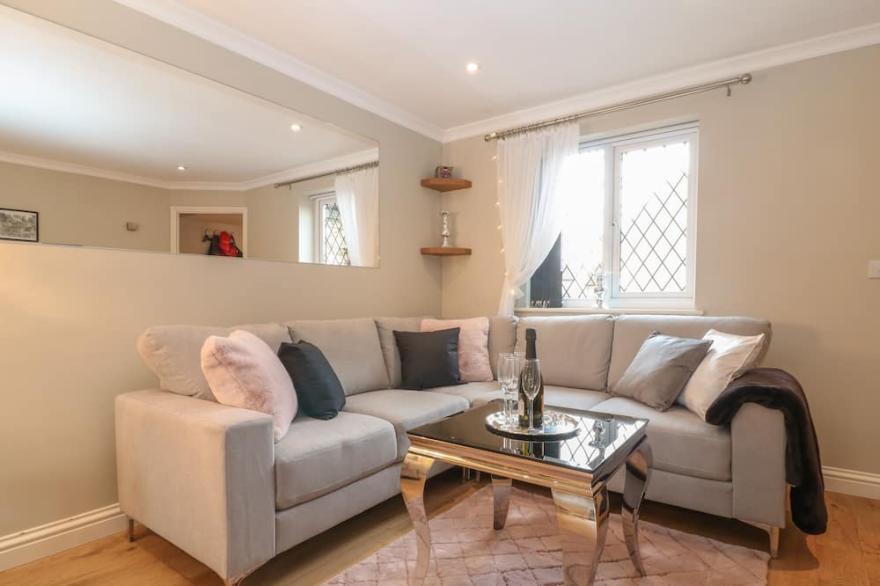 THE SEVENTEEN, family friendly, with a garden in Bourton-On-The-Water