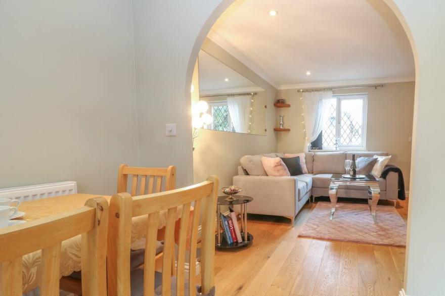 THE SEVENTEEN, family friendly, with a garden in Bourton-On-The-Water