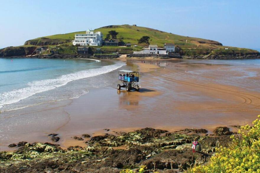 HOMEFIELD HOUSE, family friendly, with a garden in Thurlestone