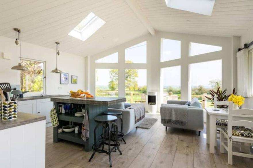 Daisy Lodge & Hot Tub, reduced nightly price!