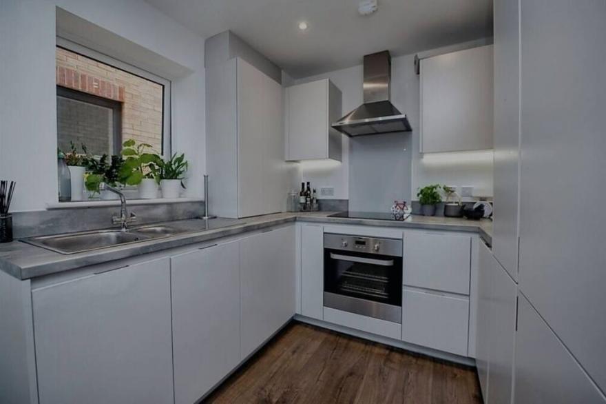 Immaculate 2-Bed Apartment in Grays