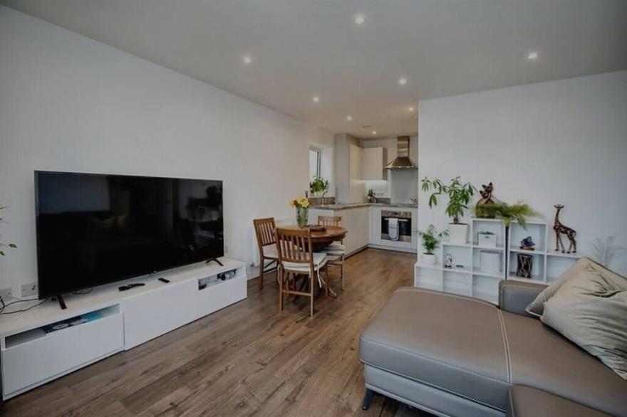 Immaculate 2-Bed Apartment in Grays