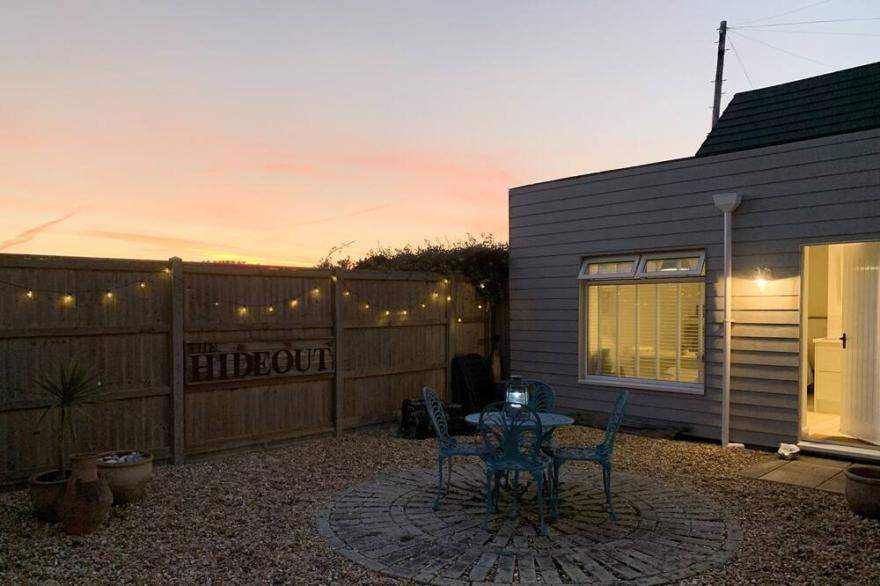 THE HIDEOUT, pet friendly, country holiday cottage in Selsey