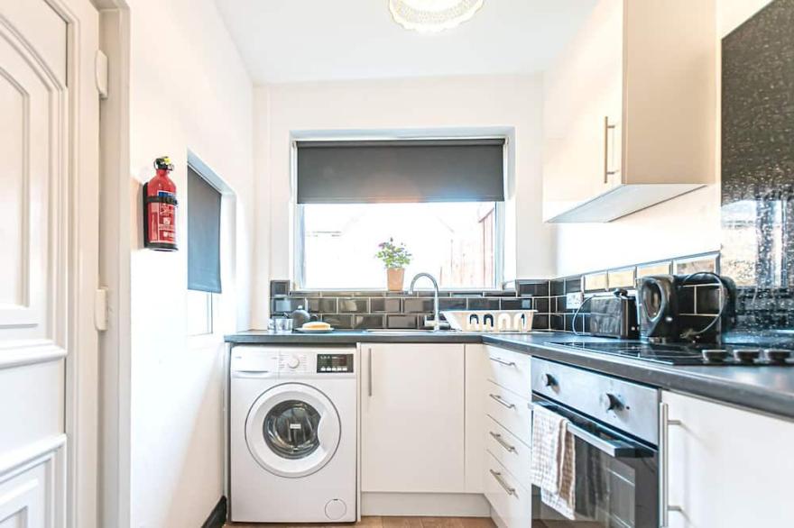 ✔3BR House✔Preston✔Comfy LivingRoom✔StreetParking✔FreeWIFI