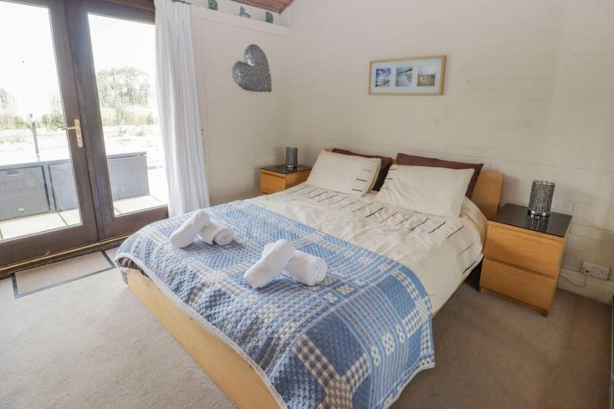 CHARLWOOD, family friendly, character holiday cottage in Kilgetty